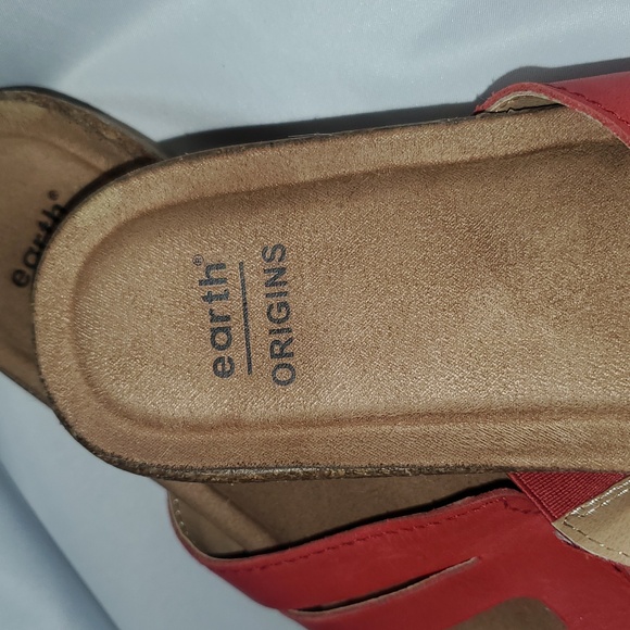 Earth Origins Women's Red Leather Slide Sandals - Picture 3 of 7